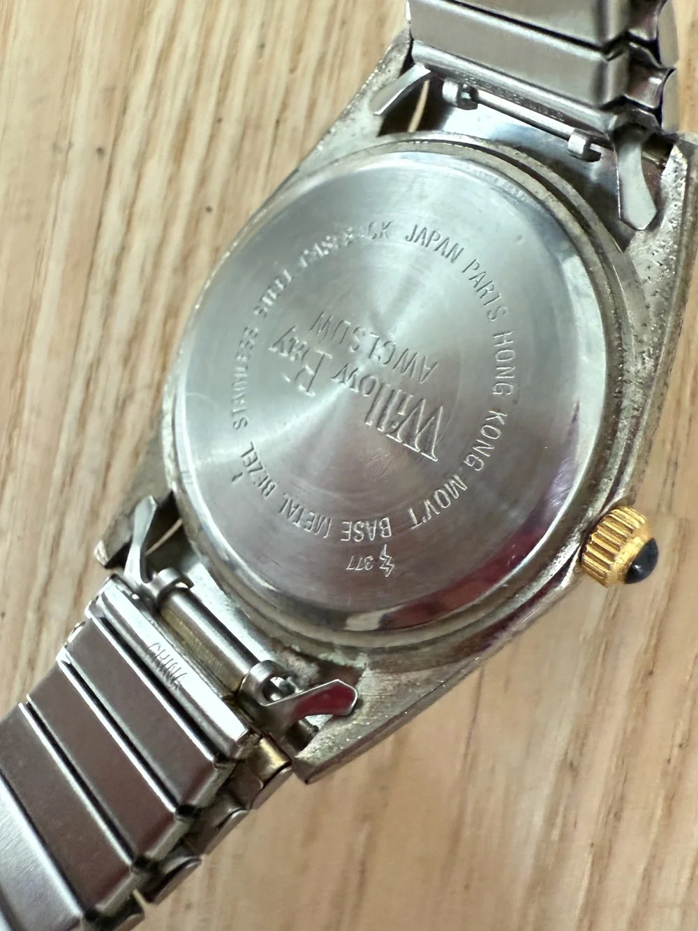 Willow bay black dial two tone classic watch NEW BATTERY